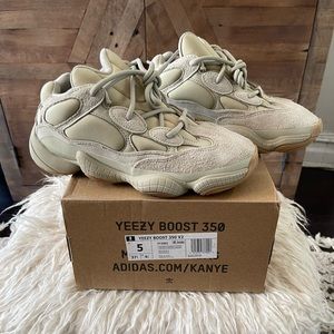 YEEZY 500 "STONE" BRAND NEW NEVER WORN. SIZE 5